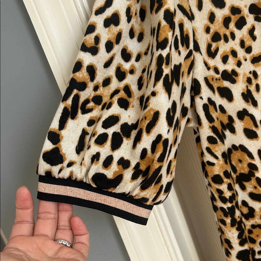 ⚜️ Leopard Print V-Neck Top - Picture 5 of 7